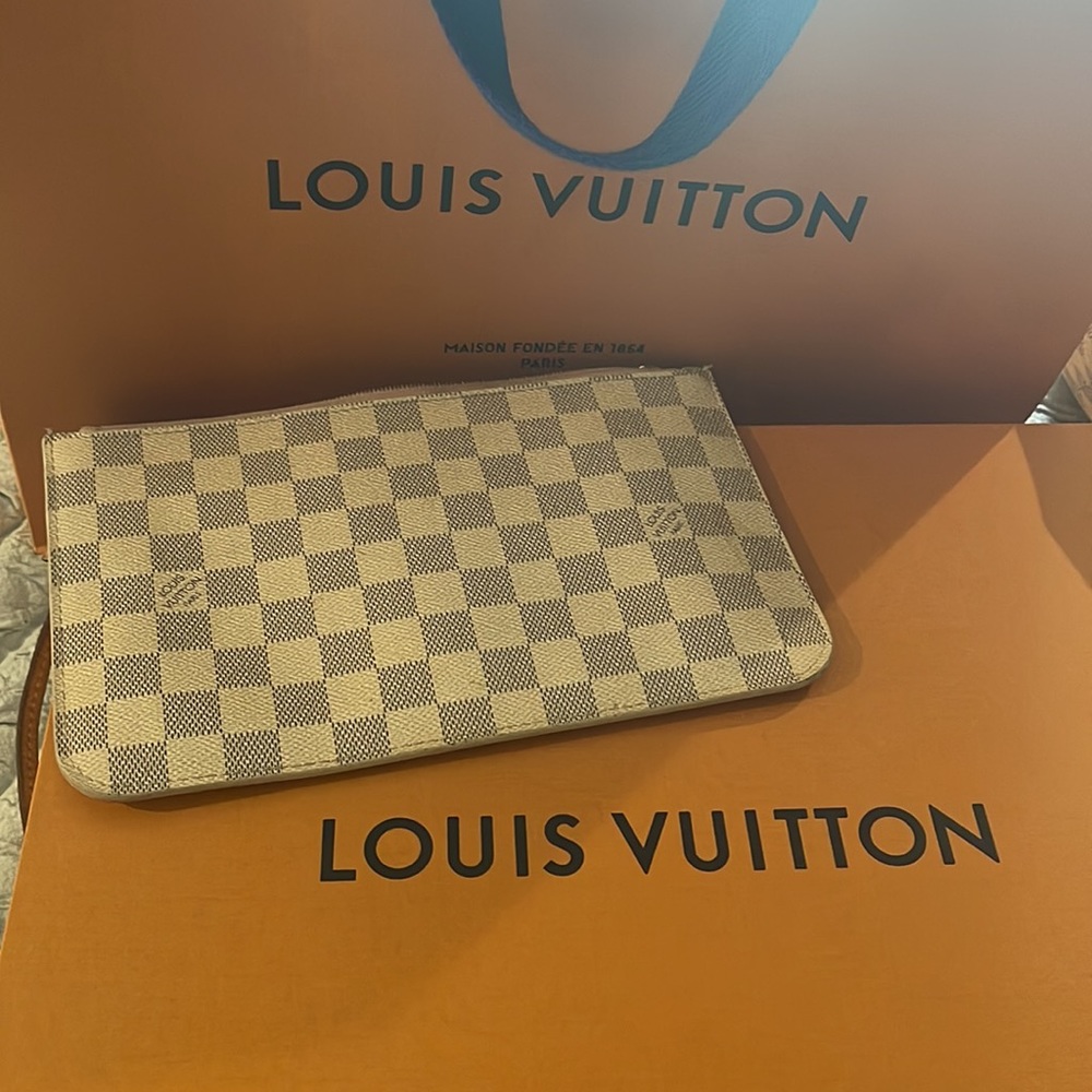 Authentic Louis Vuitton Neverfull Wrislet/Pouch in Damier Azur/Rose Ballerine